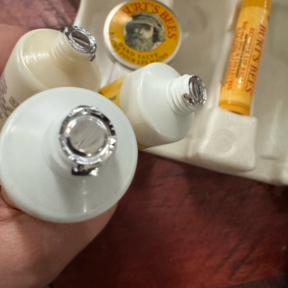 Burt's Bees Kit - Picture 2 of 4